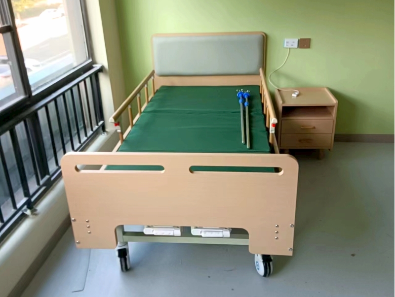 1697765213473792.jpg 護理床.jpg